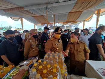 Dalam Rangka Rangkaian Kunjungan Kerja, Gubernur Lampung Hadiri Fasilitasi Pasar Murah